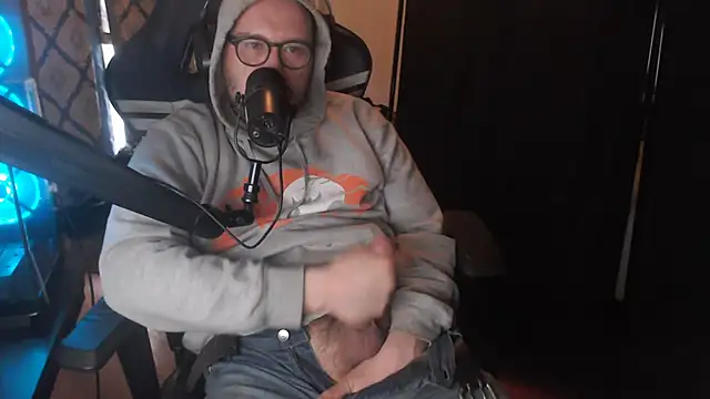 chicostick413 online show from April 18, 5:50 pm