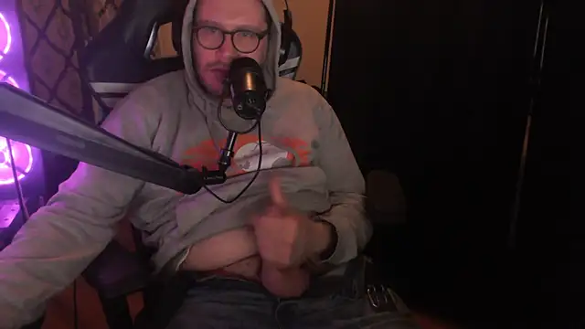 chicostick413 online show from April 18, 11:27 pm