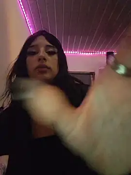 Snapshot of Anie_Milan chatting on December 17, 9:15 am Anie Milan online show from December 17, 9:15 am