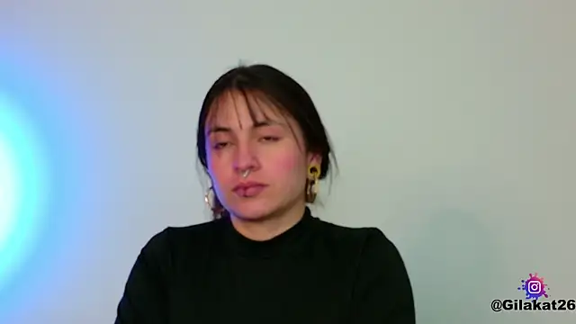 Snapshot of GilaKat chatting on December 14, 7:58 am GilaKat online show from December 14, 7:58 am