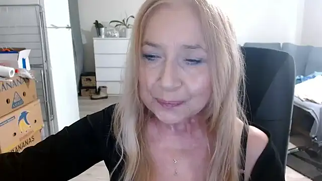 sofia xkiss online show from January 16, 11:15 am