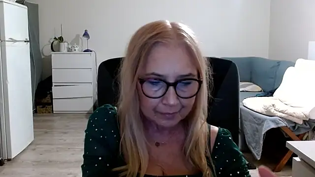 sofia xkiss online show from February 28, 2:42 pm