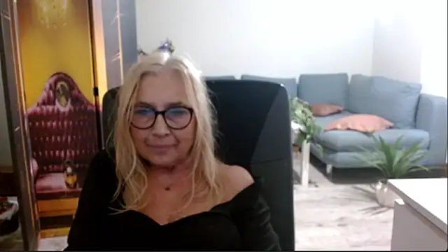 sofia xkiss online show from September 22, 2:30 pm