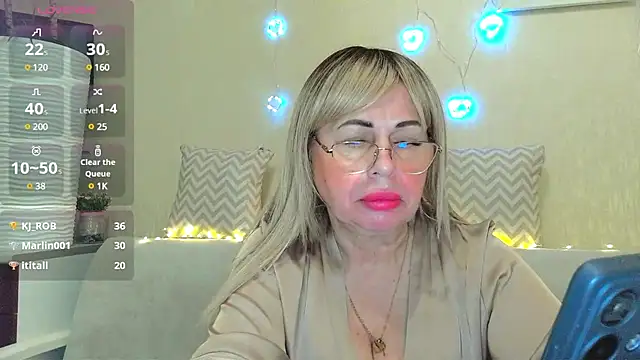 Snapshot of SusieNoreen chatting on January 21, 12:04 am SusieNoreen online show from January 21, 12:04 am