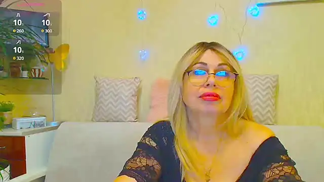 Snapshot of SusieNoreen chatting on February 15, 9:05 am SusieNoreen online show from February 15, 9:05 am