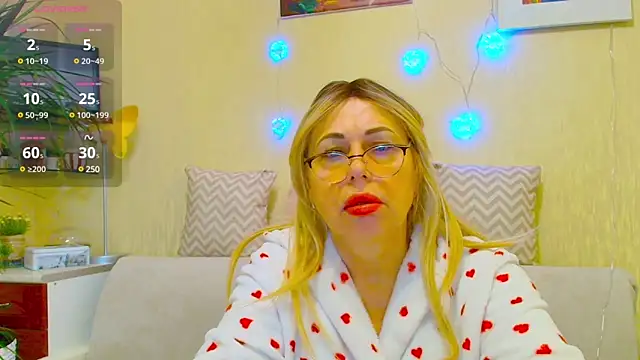 Snapshot of SusieNoreen chatting on February 18, 12:48 am SusieNoreen online show from February 18, 12:48 am