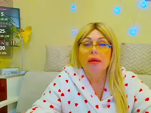 Snapshot of SusieNoreen chatting on February 19, 10:23 am SusieNoreen online show from February 19, 10:23 am