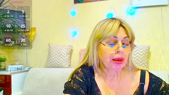 Snapshot of SusieNoreen chatting on February 22, 4:07 am SusieNoreen online show from February 22, 4:07 am