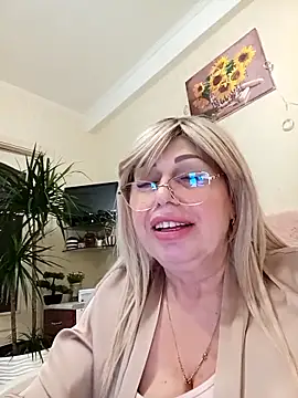 Snapshot of SusieNoreen chatting on February 23, 10:06 am SusieNoreen online show from February 23, 10:06 am