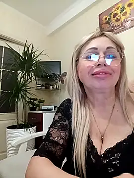 Snapshot of SusieNoreen chatting on February 27, 4:09 am SusieNoreen online show from February 27, 4:09 am