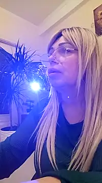 Snapshot of SusieNoreen chatting on March 3, 8:38 am SusieNoreen online show from March 3, 8:38 am