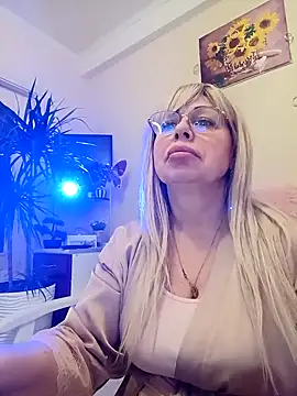 Snapshot of SusieNoreen chatting on March 7, 1:53 am SusieNoreen online show from March 7, 1:53 am