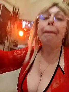 Snapshot of SusieNoreen chatting on March 7, 8:34 am SusieNoreen online show from March 7, 8:34 am