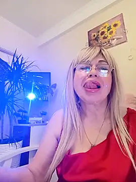 Snapshot of SusieNoreen chatting on March 8, 12:33 am SusieNoreen online show from March 8, 12:33 am