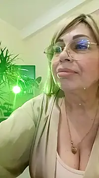 Snapshot of SusieNoreen chatting on March 8, 6:43 am SusieNoreen online show from March 8, 6:43 am