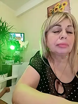 Snapshot of SusieNoreen chatting on March 9, 9:02 am SusieNoreen online show from March 9, 9:02 am
