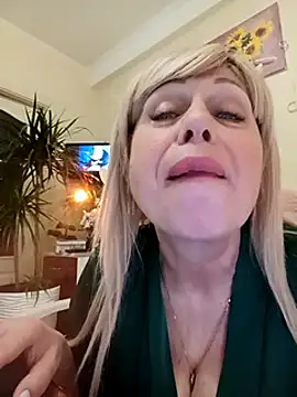 Snapshot of SusieNoreen chatting on March 14, 4:54 am SusieNoreen online show from March 14, 4:54 am