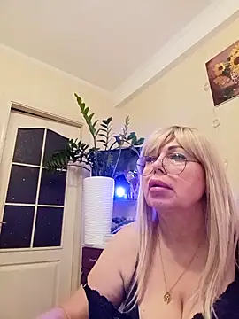 Snapshot of SusieNoreen chatting on September 12, 12:11 am SusieNoreen online show from September 12, 12:11 am