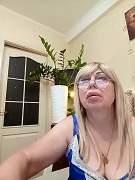 Snapshot of SusieNoreen chatting on September 21, 12:01 am SusieNoreen online show from September 21, 12:01 am