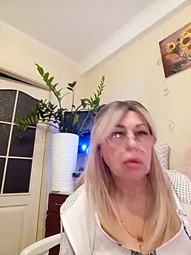 Snapshot of SusieNoreen chatting on September 27, 11:21 pm SusieNoreen online show from September 27, 11:21 pm