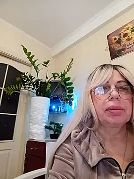 Snapshot of SusieNoreen chatting on October 2, 1:01 am SusieNoreen online show from October 2, 1:01 am
