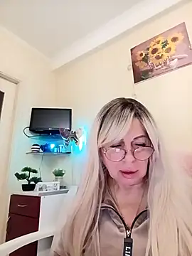 Snapshot of SusieNoreen chatting on October 5, 1:37 am SusieNoreen online show from October 5, 1:37 am