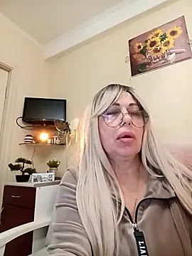 Snapshot of SusieNoreen chatting on October 6, 12:52 am SusieNoreen online show from October 6, 12:52 am