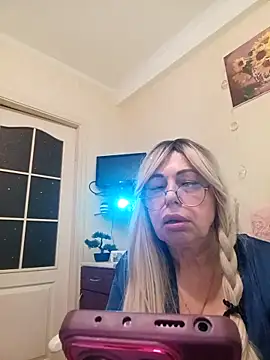 Snapshot of SusieNoreen chatting on October 10, 11:26 pm SusieNoreen online show from October 10, 11:26 pm