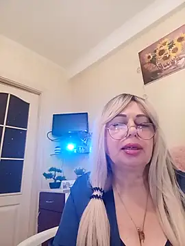 Snapshot of SusieNoreen chatting on October 12, 12:20 am SusieNoreen online show from October 12, 12:20 am