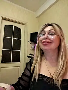 Snapshot of SusieNoreen chatting on October 13, 2:22 am SusieNoreen online show from October 13, 2:22 am