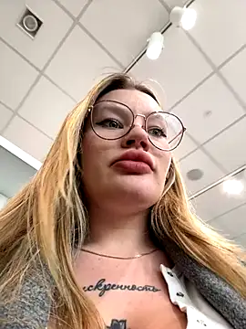 Snapshot of justmila chatting on October 2, 10:22 am justmila online show from October 2, 10:22 am