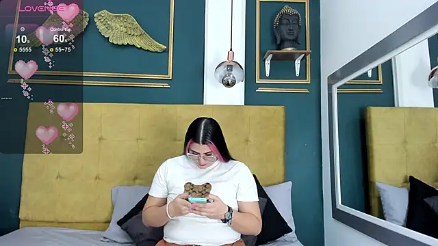 Snapshot of BellaPeers_ chatting on February 4, 11:38 am BellaPeers online show from February 4, 11:38 am