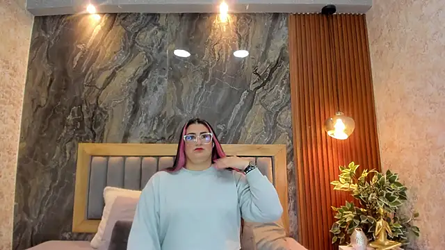 Snapshot of BellaPeers_ chatting on February 9, 11:47 am BellaPeers online show from February 9, 11:47 am