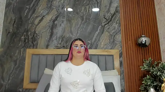 Snapshot of BellaPeers_ chatting on February 10, 11:36 am BellaPeers online show from February 10, 11:36 am