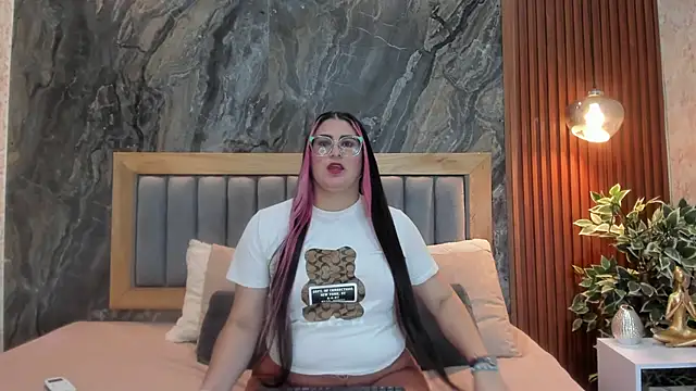 Snapshot of BellaPeers_ chatting on February 11, 11:43 am BellaPeers online show from February 11, 11:43 am