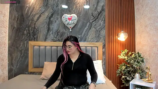 Snapshot of BellaPeers_ chatting on February 16, 11:59 am BellaPeers online show from February 16, 11:59 am