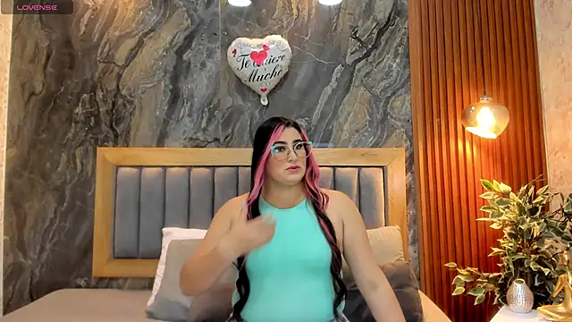 Snapshot of BellaPeers_ chatting on February 18, 11:22 am BellaPeers online show from February 18, 11:22 am