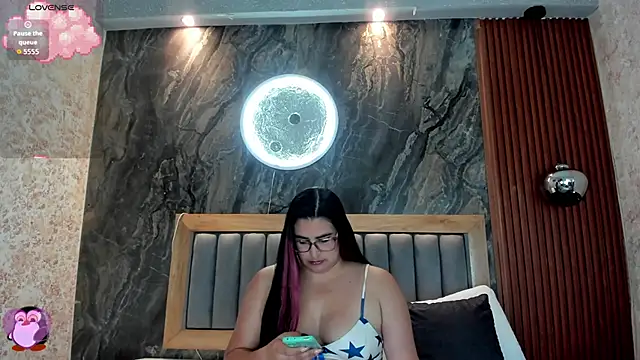 Snapshot of BellaPeers_ chatting on September 13, 12:16 pm BellaPeers online show from September 13, 12:16 pm