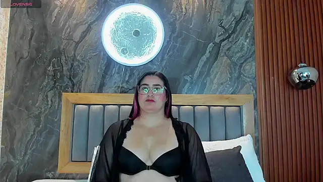 Snapshot of BellaPeers_ chatting on October 21, 11:44 am BellaPeers online show from October 21, 11:44 am