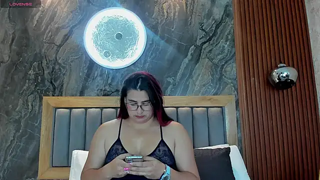 Snapshot of BellaPeers_ chatting on October 24, 12:01 pm BellaPeers online show from October 24, 12:01 pm