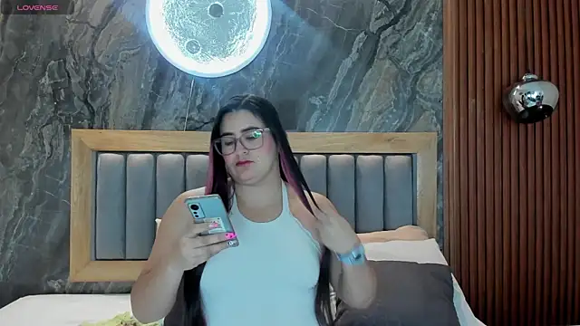 Snapshot of BellaPeers_ chatting on October 25, 12:23 pm BellaPeers online show from October 25, 12:23 pm