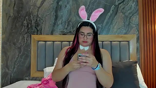 Snapshot of BellaPeers_ chatting on October 31, 11:44 am BellaPeers online show from October 31, 11:44 am