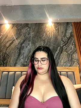 Snapshot of BellaPeers_ chatting on November 5, 11:43 am BellaPeers online show from November 5, 11:43 am