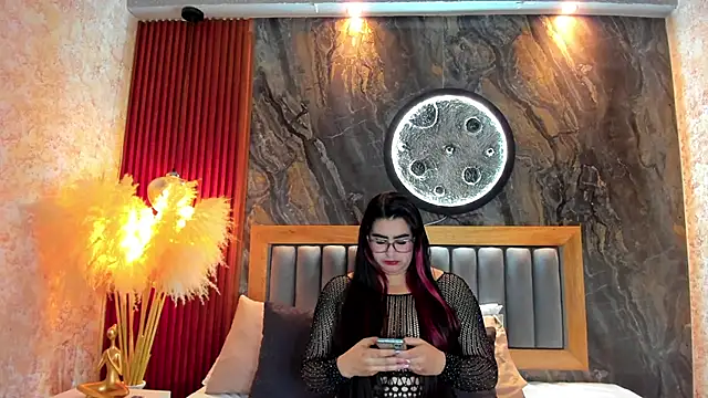 Snapshot of BellaPeers_ chatting on December 3, 11:52 am BellaPeers online show from December 3, 11:52 am