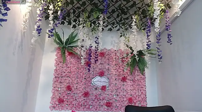 Snapshot of BLONDE_SEXYHOT chatting on January 26, 12:16 am BLONDE SEXYHOT online show from January 26, 12:16 am