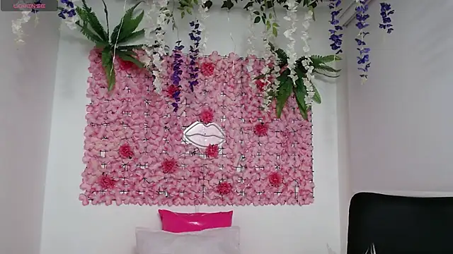 Snapshot of BLONDE_SEXYHOT chatting on February 3, 11:05 pm BLONDE SEXYHOT online show from February 3, 11:05 pm