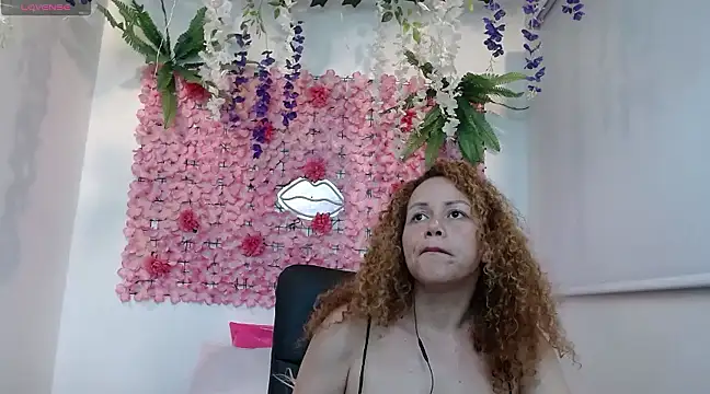 Snapshot of BLONDE_SEXYHOT chatting on February 13, 3:07 am BLONDE SEXYHOT online show from February 13, 3:07 am