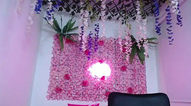 Snapshot of BLONDE_SEXYHOT chatting on February 15, 9:49 am BLONDE SEXYHOT online show from February 15, 9:49 am