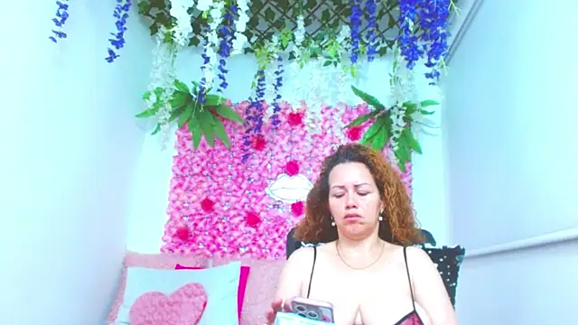 Snapshot of BLONDE_SEXYHOT chatting on October 6, 5:16 am BLONDE SEXYHOT online show from October 6, 5:16 am