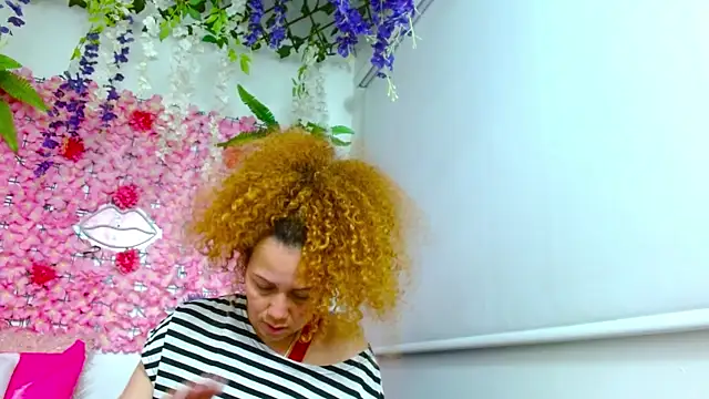 Snapshot of BLONDE_SEXYHOT chatting on October 9, 10:52 pm BLONDE SEXYHOT online show from October 9, 10:52 pm